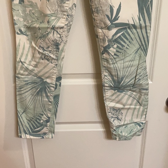 Gap Floral Jeans - Picture 2 of 5